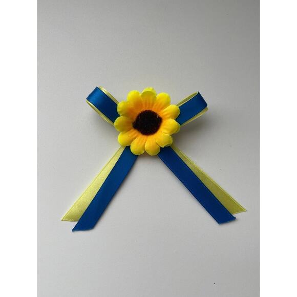 Set of 2 Lovely Pins In Support of Ukraine - Picture 2 of 3